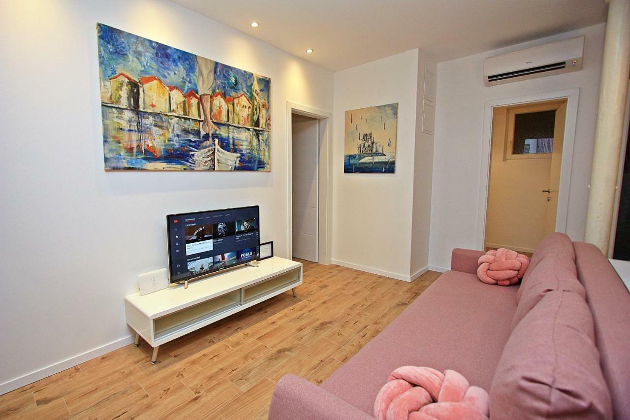 Apartman Michelangelo In The Centar Of Supetar Exteriör bild