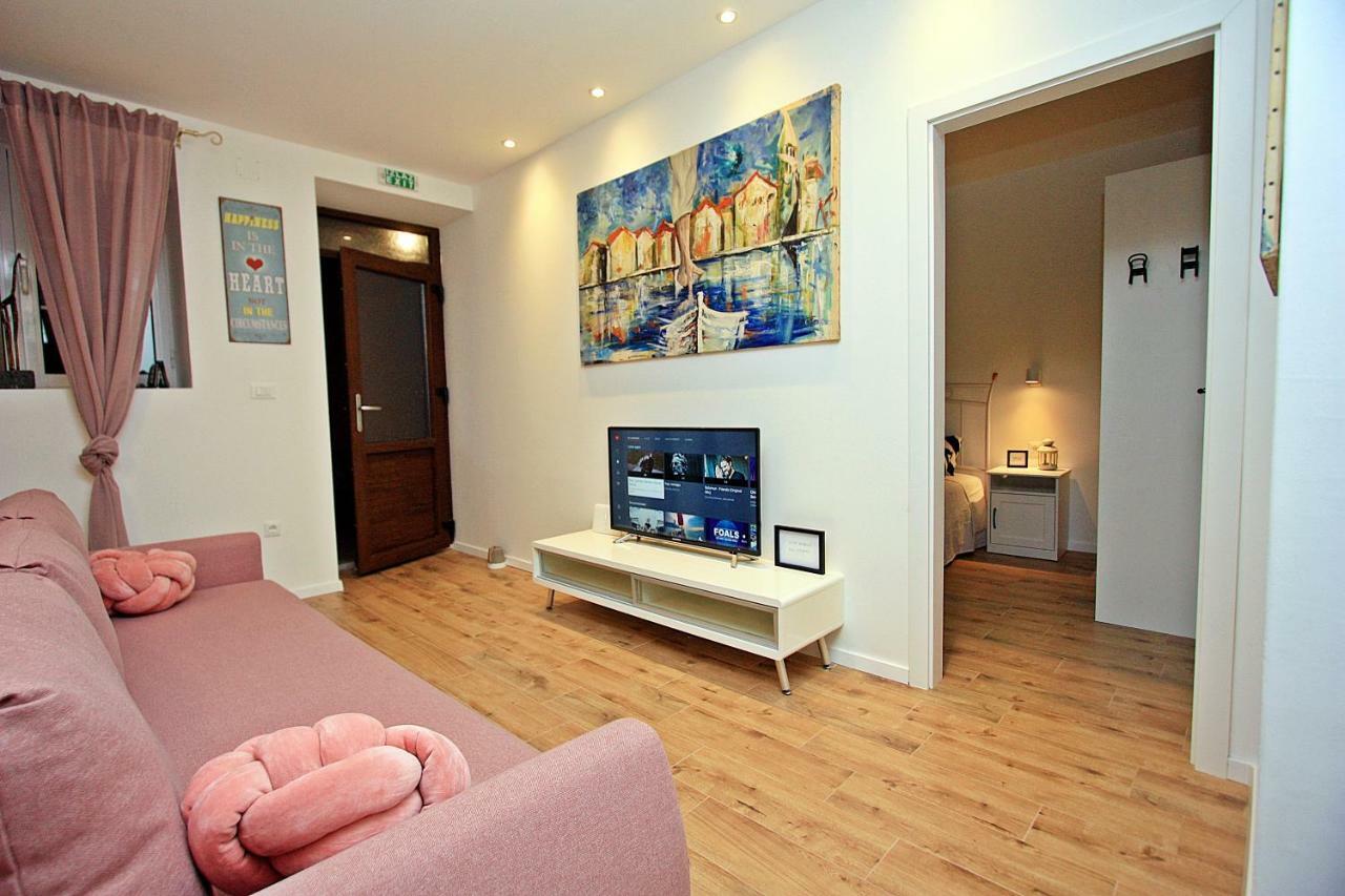 Apartman Michelangelo In The Centar Of Supetar Exteriör bild