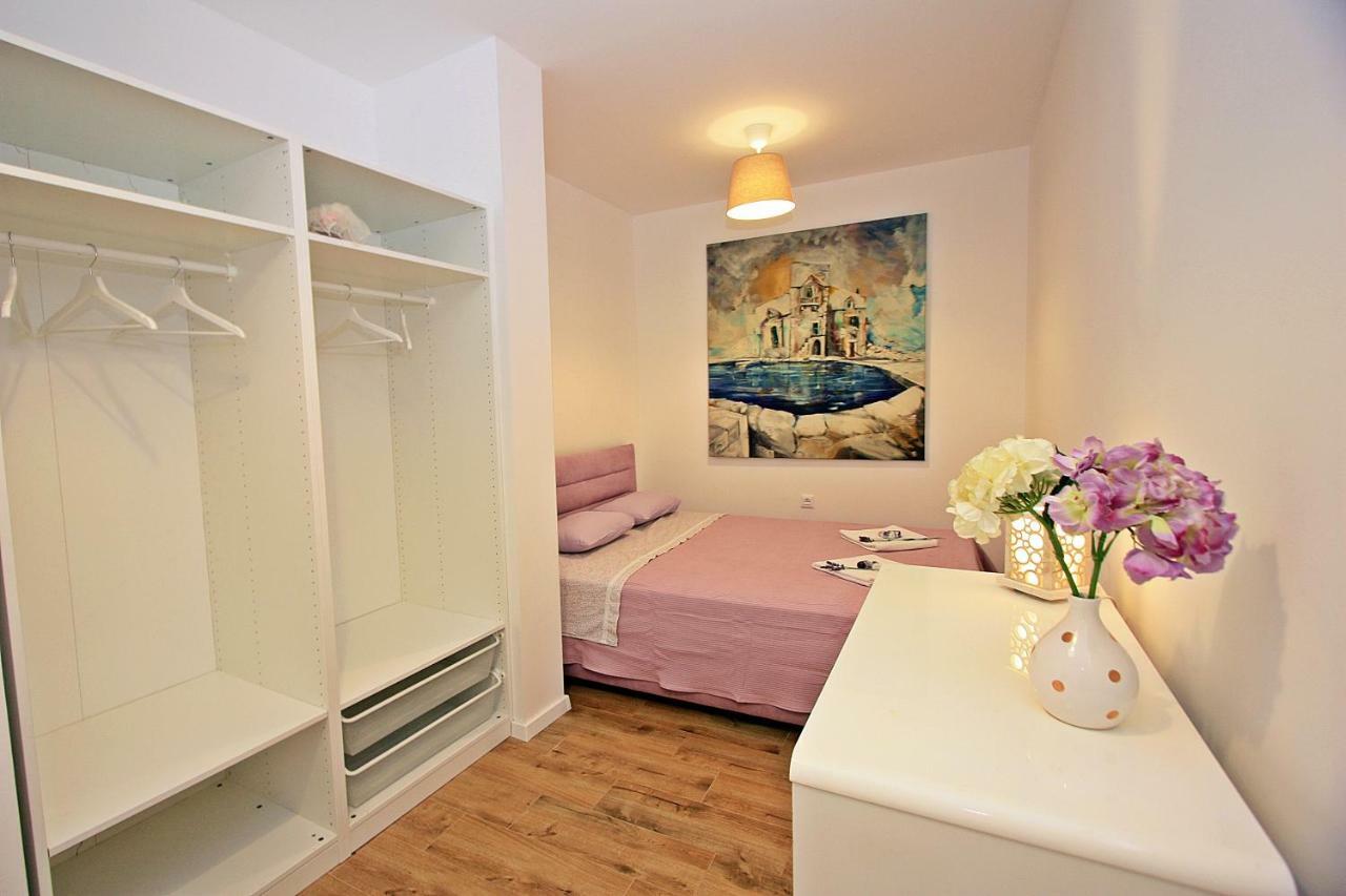 Apartman Michelangelo In The Centar Of Supetar Exteriör bild