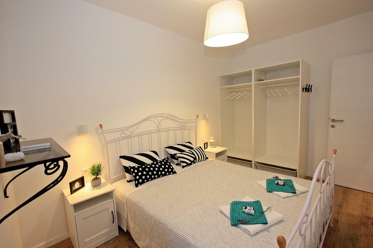 Apartman Michelangelo In The Centar Of Supetar Exteriör bild