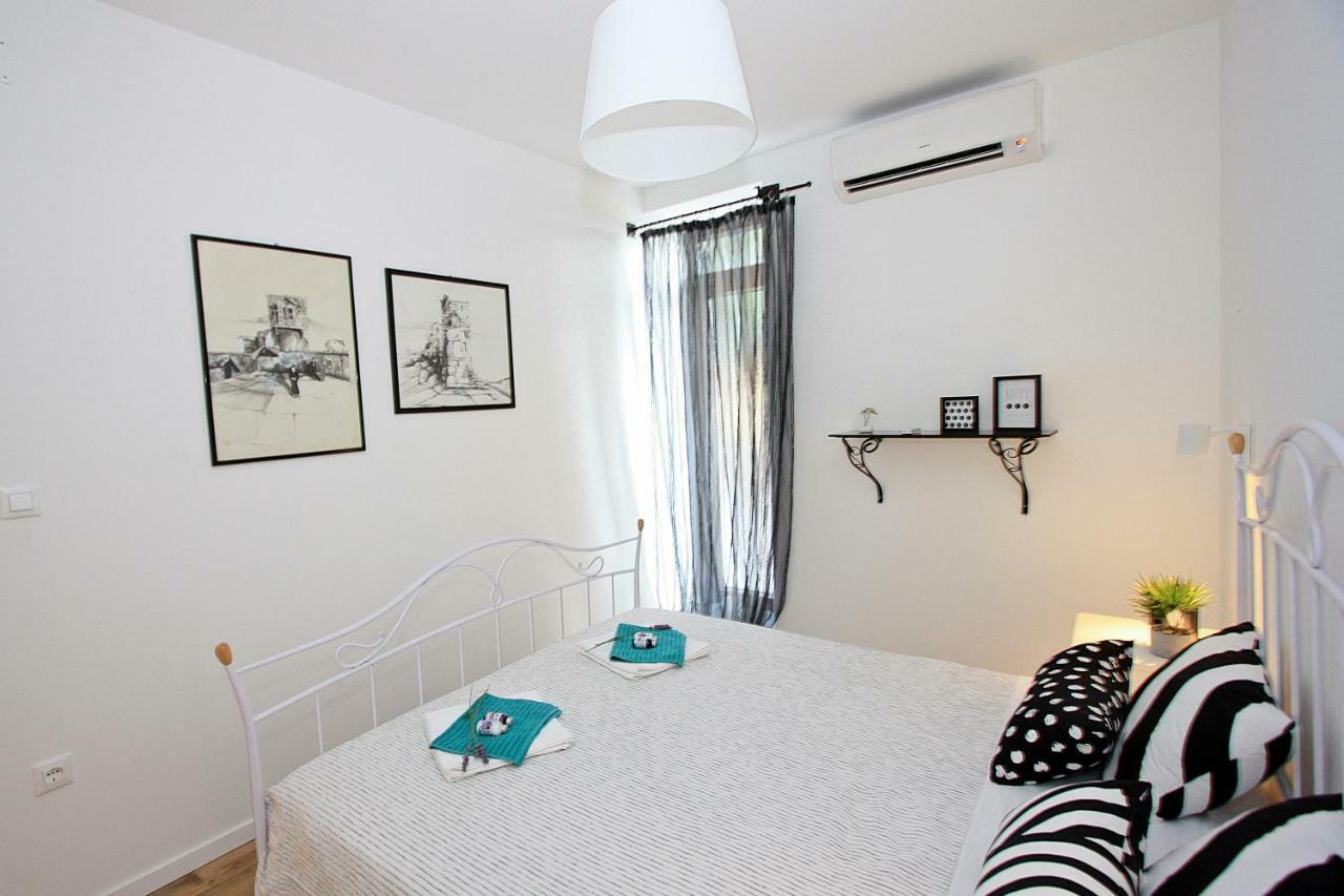 Apartman Michelangelo In The Centar Of Supetar Exteriör bild